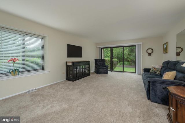 4107-A CHADBURY RD, Mount Laurel, NJ 08054