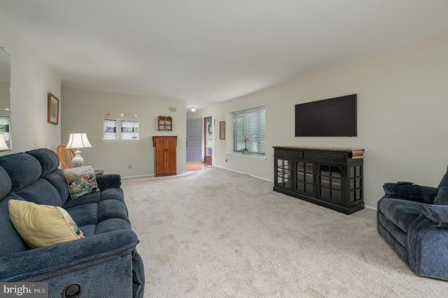 4107-A CHADBURY RD, Mount Laurel, NJ 08054