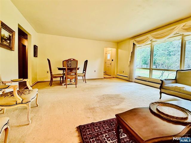 1 Winada Place, River Vale, NJ 07675