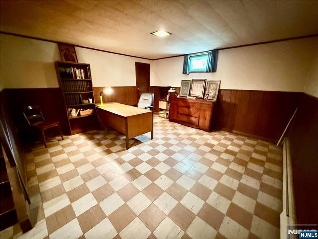 1 Winada Place, River Vale, NJ 07675