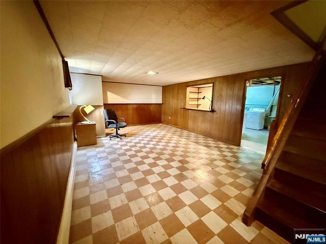 1 Winada Place, River Vale, NJ 07675