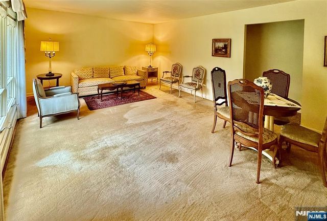 1 Winada Place, River Vale, NJ 07675