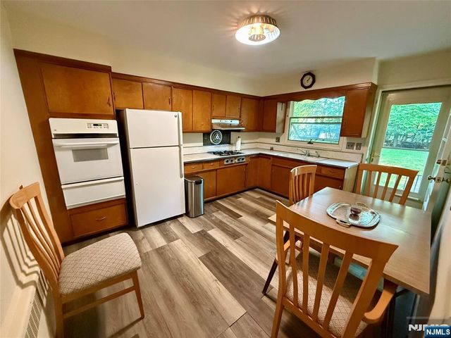 1 Winada Place, River Vale, NJ 07675