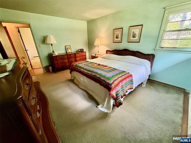 1 Winada Place, River Vale, NJ 07675
