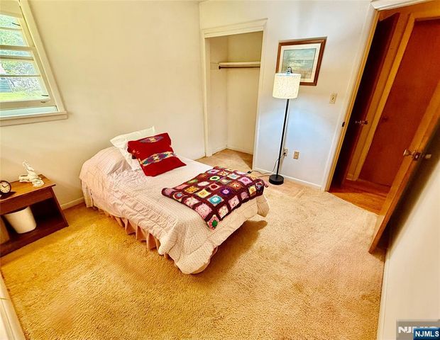 1 Winada Place, River Vale, NJ 07675