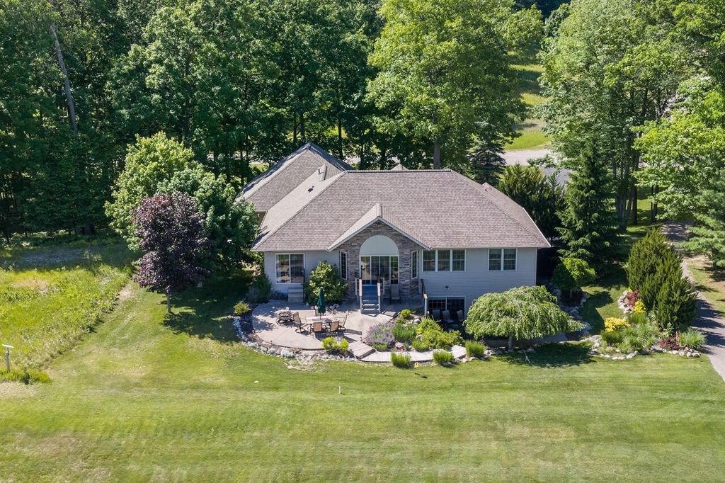9482 Stonebridge, Morton Twp, MI 49346