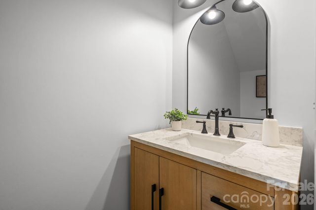 2117 24th Street Lane SE, Hickory, NC 28602