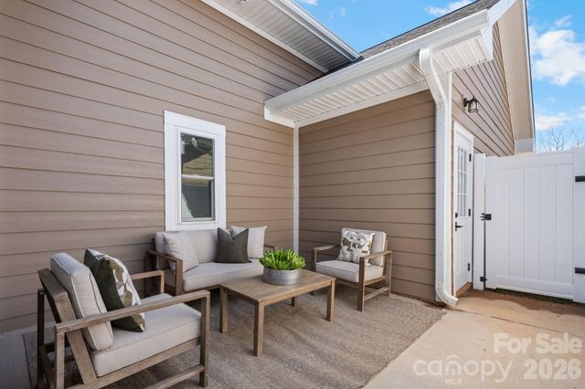 2117 24th Street Lane SE, Hickory, NC 28602