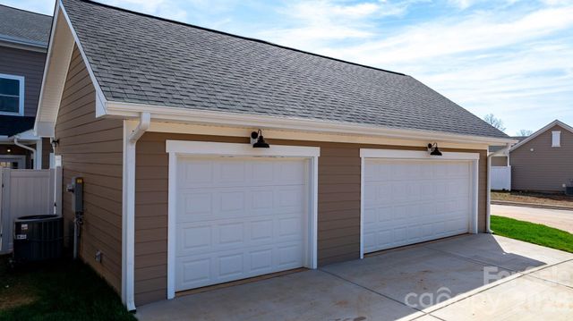 2117 24th Street Lane SE, Hickory, NC 28602