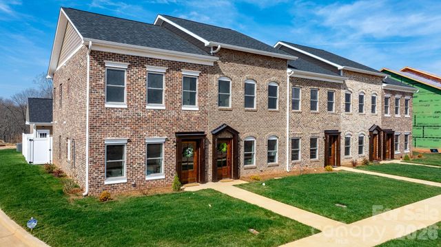 2117 24th Street Lane SE, Hickory, NC 28602