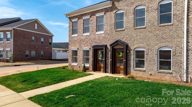 2117 24th Street Lane SE, Hickory, NC 28602