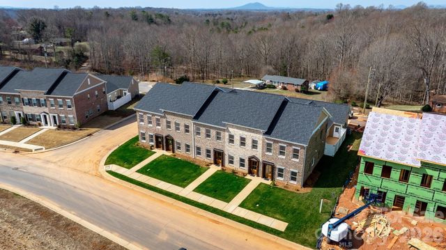 2117 24th Street Lane SE, Hickory, NC 28602