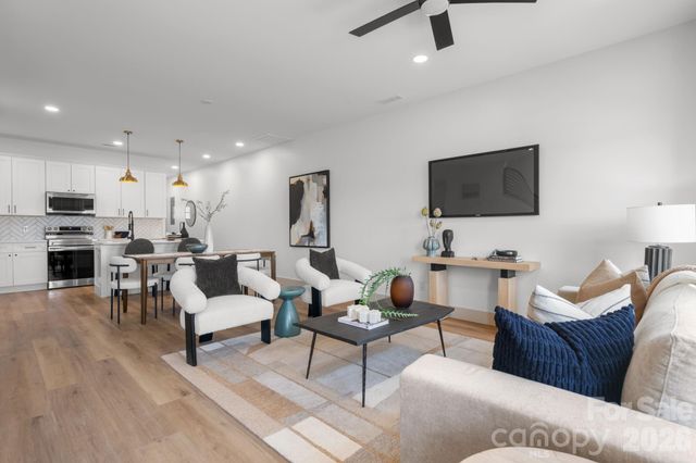 2117 24th Street Lane SE, Hickory, NC 28602