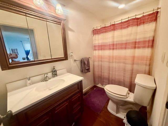 919 Memorial Dr, Paris, TN 38242