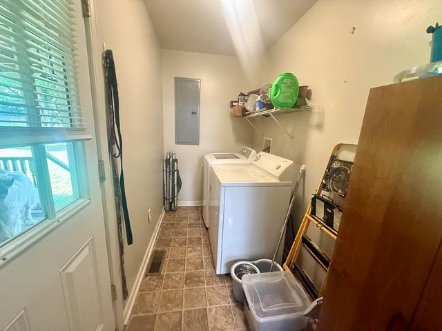 919 Memorial Dr, Paris, TN 38242