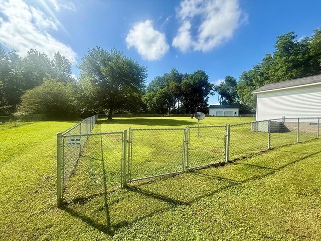 919 Memorial Dr, Paris, TN 38242