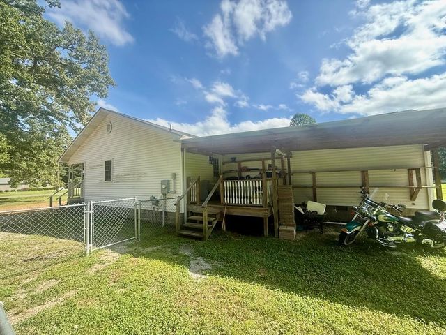 919 Memorial Dr, Paris, TN 38242