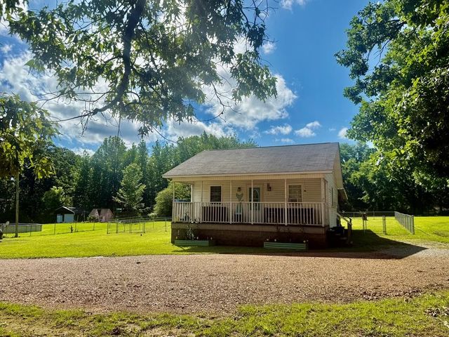 919 Memorial Dr, Paris, TN 38242
