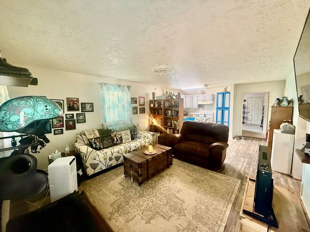 919 Memorial Dr, Paris, TN 38242
