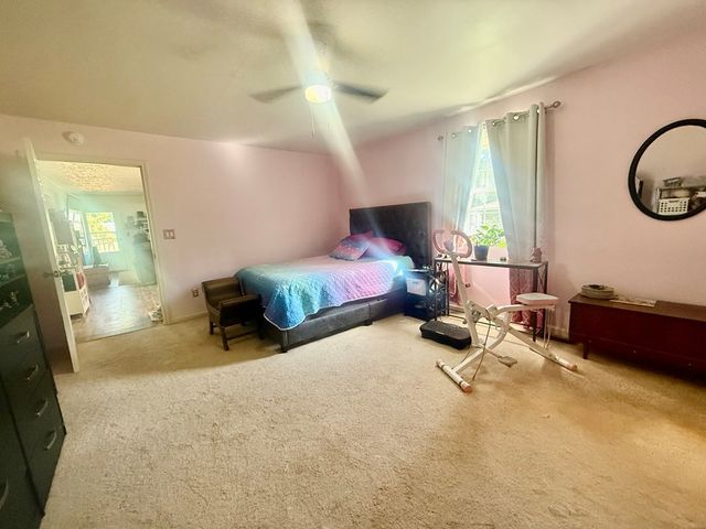 919 Memorial Dr, Paris, TN 38242