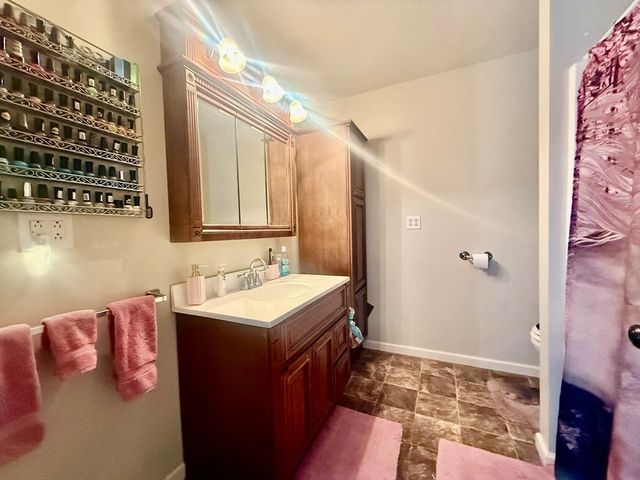 919 Memorial Dr, Paris, TN 38242