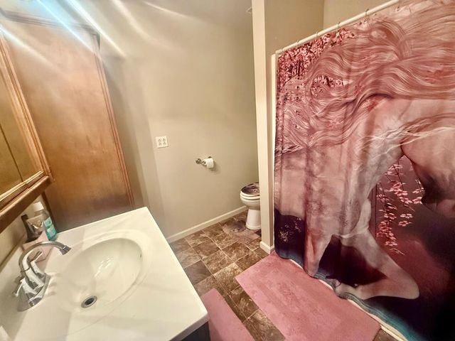 919 Memorial Dr, Paris, TN 38242