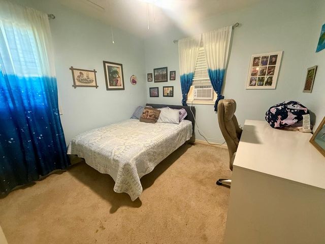 919 Memorial Dr, Paris, TN 38242