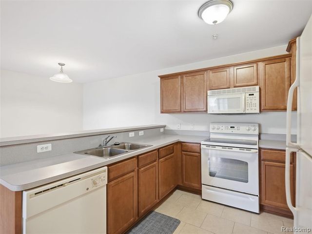 5750 Flagstaff Pines Drive, Shelby Twp, MI 48317