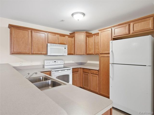 5750 Flagstaff Pines Drive, Shelby Twp, MI 48317