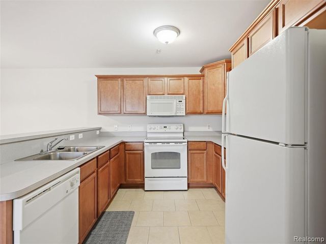 5750 Flagstaff Pines Drive, Shelby Twp, MI 48317