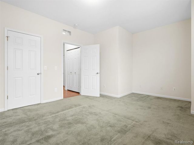 5750 Flagstaff Pines Drive, Shelby Twp, MI 48317