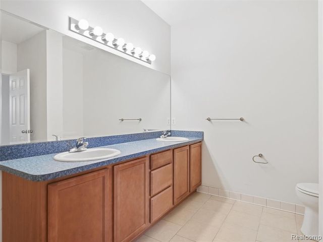 5750 Flagstaff Pines Drive, Shelby Twp, MI 48317