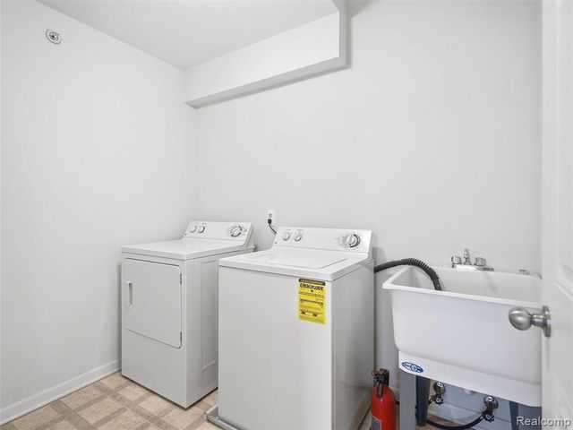 5750 Flagstaff Pines Drive, Shelby Twp, MI 48317