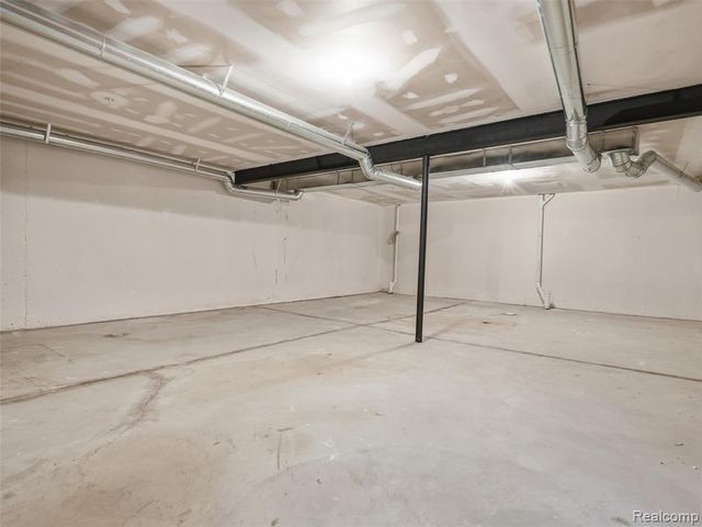 5750 Flagstaff Pines Drive, Shelby Twp, MI 48317