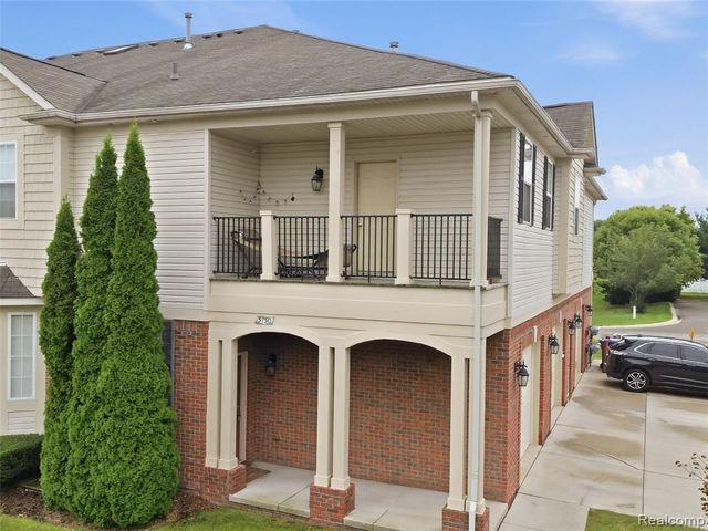 5750 Flagstaff Pines Drive, Shelby Twp, MI 48317
