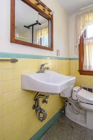 4 Hickory Rd, Natick, MA 01760