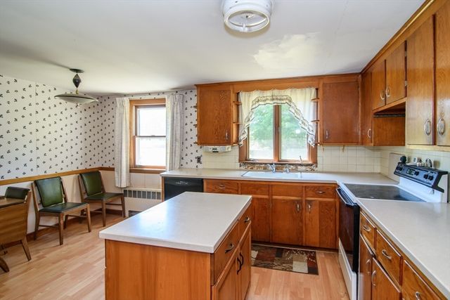 4 Hickory Rd, Natick, MA 01760