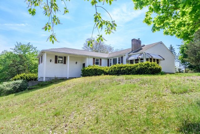 4 Hickory Rd, Natick, MA 01760