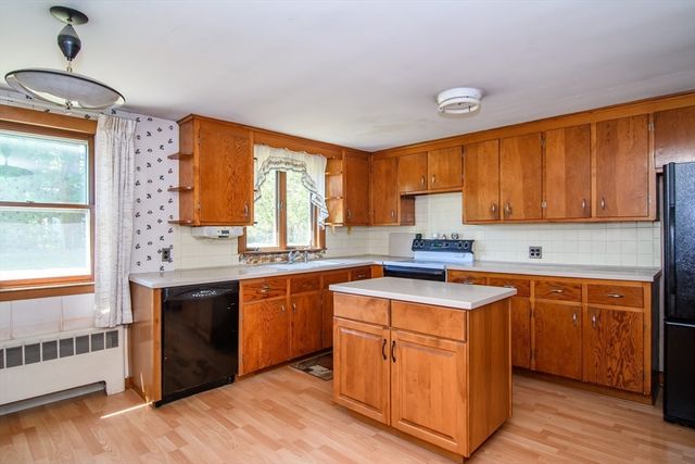 4 Hickory Rd, Natick, MA 01760