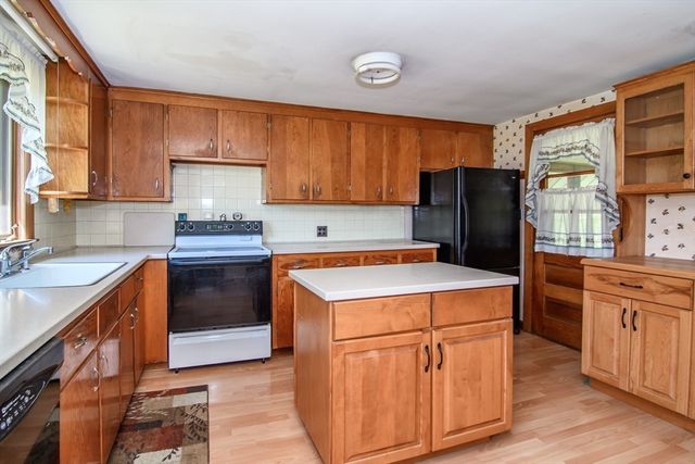 4 Hickory Rd, Natick, MA 01760