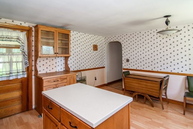 4 Hickory Rd, Natick, MA 01760