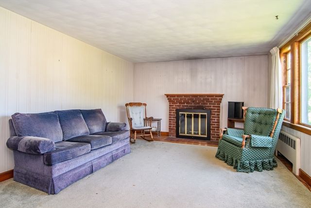 4 Hickory Rd, Natick, MA 01760