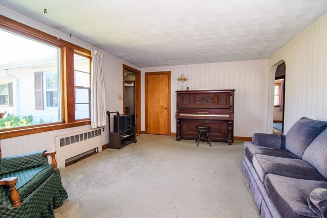 4 Hickory Rd, Natick, MA 01760