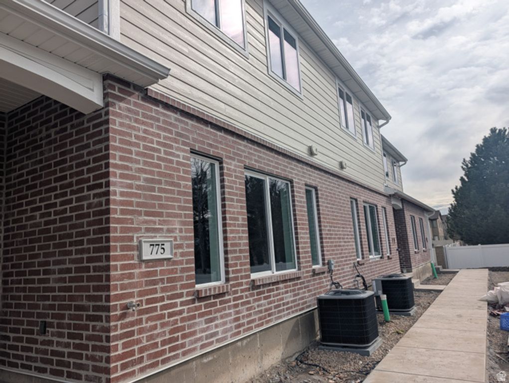 775 N PHEASANTBROOK DR, Centerville, UT 84014