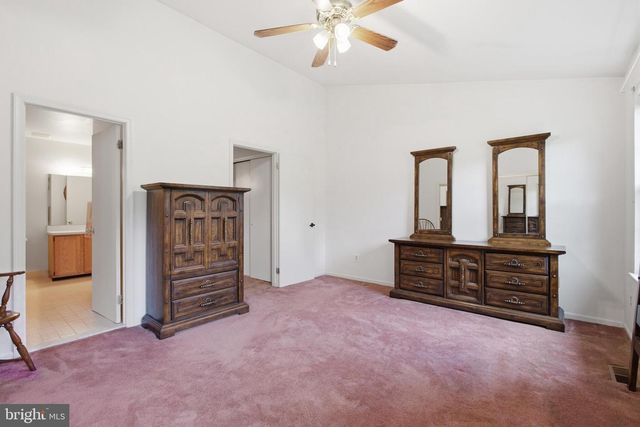 53 ARDSLEY CT, Newtown, PA 18940