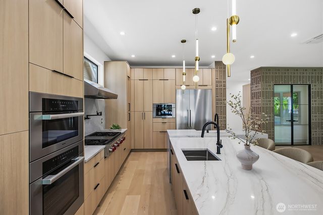 10234 NE 20th Place, Bellevue, WA 98004