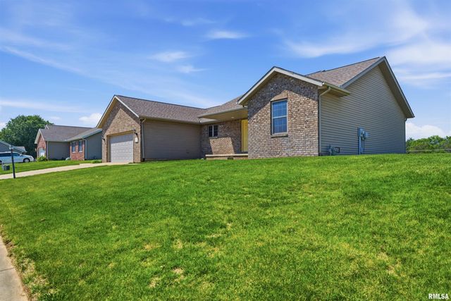 20 Ashwood Lane, Pekin, IL 61554
