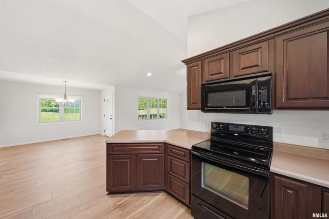 20 Ashwood Lane, Pekin, IL 61554