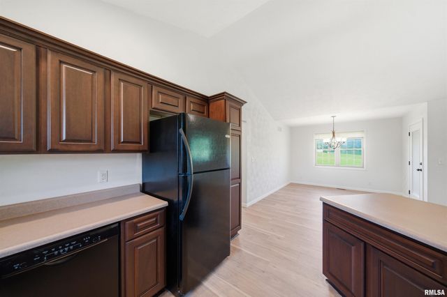 20 Ashwood Lane, Pekin, IL 61554
