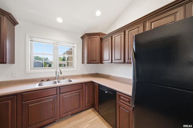 20 Ashwood Lane, Pekin, IL 61554